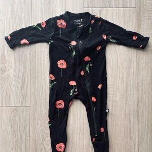 Kyte Baby Black Poppy NB Floral Bamboo Girls One Piece Footie Zipper